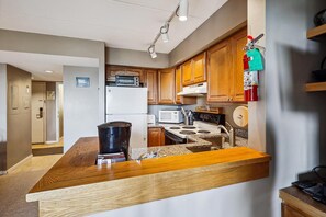 Condo, 1 King Bed with Sofa bed (Pinnacle A17) | Private kitchen - Pinnacle A17 (Killington)