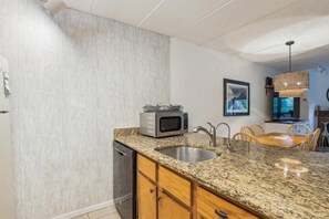 Condo, 1 King Bed with Sofa bed (Pinnacle D16) | Private kitchen - Pinnacle D16 (Killington)
