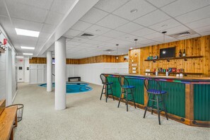 Condo, 1 très grand lit et 1 canapé-lit (Pinnacle F08) | Bar (sur place)