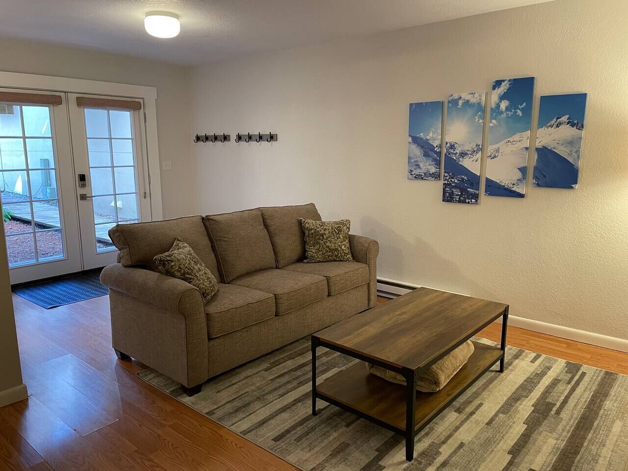 Lovely 1-Bedroom Condo 10-minutes to Vail  & BC!