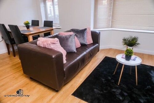 Lovely Ground Floor Flat with free parking