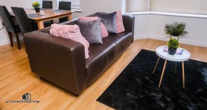 Lovely Ground Floor Flat with free parking