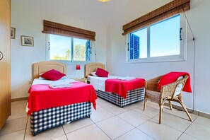 4 chambres, fer et planche à repasser, lit de bébé portatif, Wi-Fi