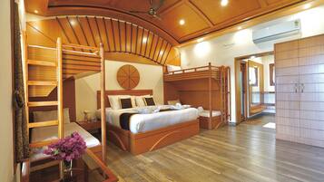Luxury Quadruple Room | Egyptian cotton sheets, premium bedding, pillow-top beds