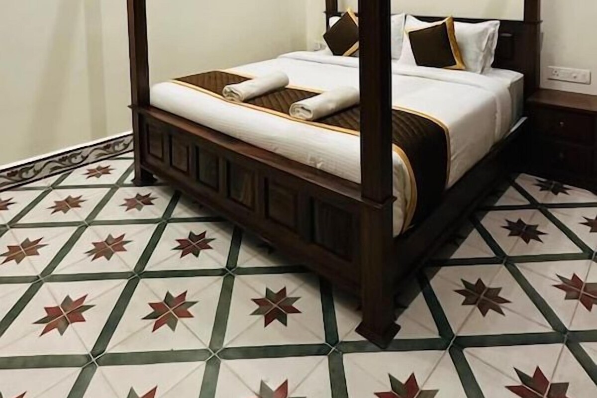 Egyptian cotton sheets, premium bedding, pillowtop beds, blackout drapes