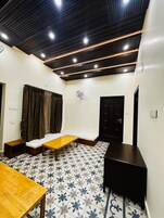 Vila superluxo, 3 quartos | Área de estar | TV LED 32 polegadas com canais via satélite