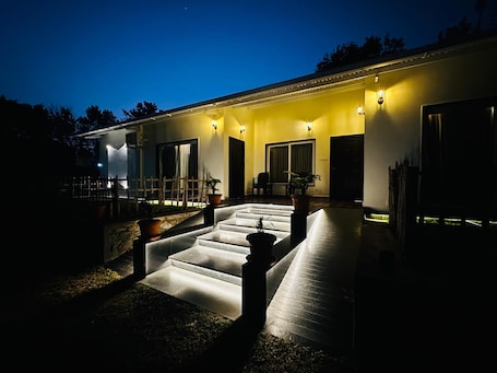 Exterior. Singaras Coffee Country