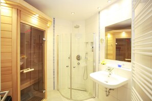 Dusche, Haartrockner, Handtücher, Seife