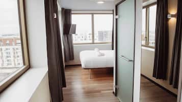 Superior Double Room | Phòng cách âm, bàn ủi/dụng cụ ủi quần áo