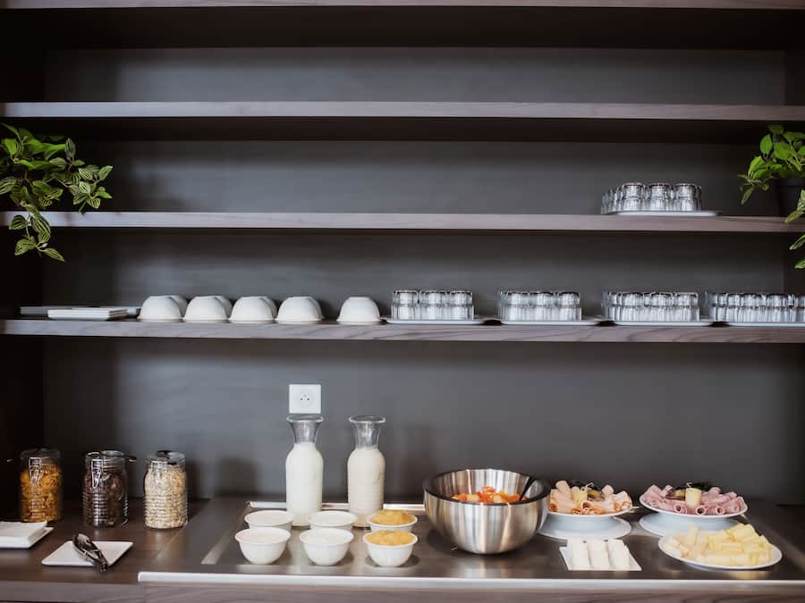 Café da manhã continental todos os dias mediante uma taxa