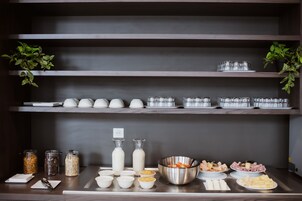 Desayuno continental diario (EUR 13.50 por persona)