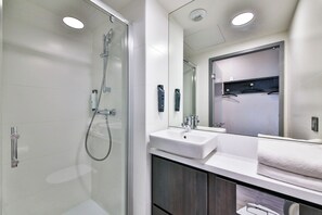 Dusche, Regendusche, Handtücher, Seife