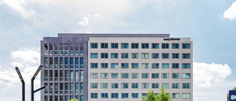 Vista frontal de la propiedad