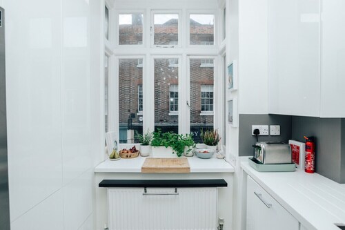 Central Hidden Gem - Parking