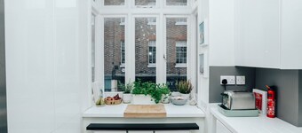 Central Hidden Gem - Parking