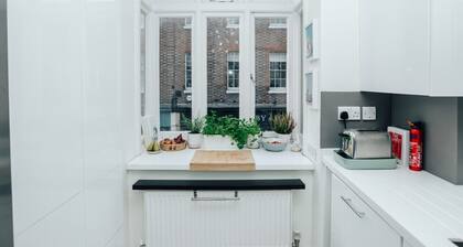 Central Hidden Gem - Parking