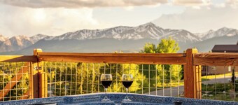 Stellar View, Hot Tub, Pool Table, Sauna + Pets OK