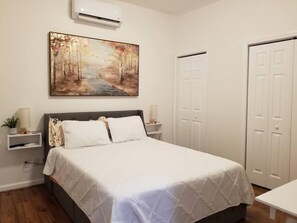 1 chambre, bureau, fer et planche Ă repasser, lit parapluie