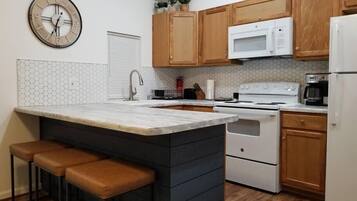 Coffee/tea maker, fridge, microwave, oven