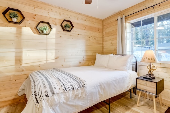 1 Schlafzimmer, Schreibtisch, WLAN, Bettwäsche