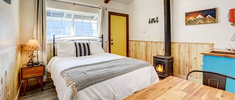 1 dormitorio, escritorio, tabla de planchar con plancha y wifi gratis