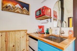 Fridge, microwave, stovetop, coffee/tea maker