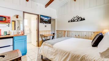 1 bedroom, desk, WiFi, bed sheets