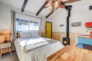 1 bedroom, desk, iron/ironing board, free WiFi