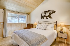 1 bedroom, desk, WiFi, bed sheets - Tahoe Mountain Inn #6 (South Lake Tahoe)