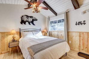 1 bedroom, desk, WiFi, bed sheets