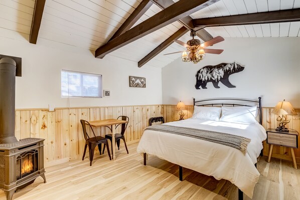 1 bedroom, desk, iron/ironing board, free WiFi