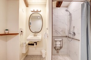 Dutxa, assecador de cabells i tovalloles 