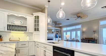 4 br - 3ba- Sleeps 9 Beautiful Oceanfront Family home with private beach access