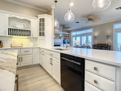 4 br - 3ba- Sleeps 9 Beautiful Oceanfront Family home with private beach access