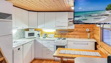 Fridge, microwave, dishwasher, cookware/dishes/utensils