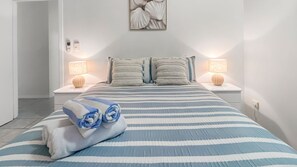 2 bedrooms, iron/ironing board, bed sheets - Arcadia Beach Unit 1 - Beachfront island Getaway (Arcadia)