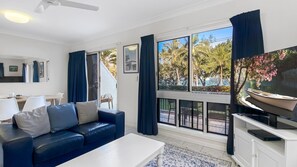 TV - Arcadia Beach Unit 1 - Beachfront island Getaway (Arcadia)