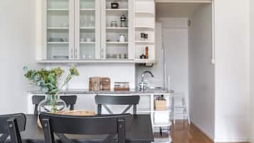 Apartamento | Cocina privada | Frigorífico, horno, placa de cocina y lavavajillas