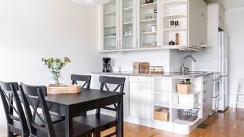 Appartement | Privékeuken | Een koelkast, een oven, een kookplaat, een vaatwasser