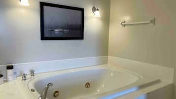 Kylpyamme, hiustenkuivaaja, pyyhkeet