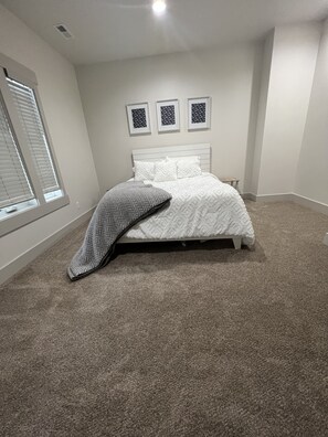 4 bedrooms, desk, iron/ironing board, travel cot