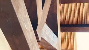 A wooden ceiling structure with exposed beams and a bamboo wall. - PENTHOUSE WITH SEAVIEW TERRACE IN THE CITY'S HEART (Cagliari)