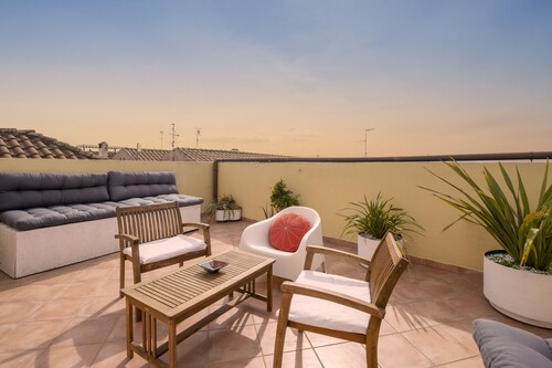 PENTHOUSE WITH SEAVIEW TERRACE IN THE CITY'S HEART