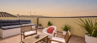 PENTHOUSE WITH SEAVIEW TERRACE IN THE CITY'S HEART