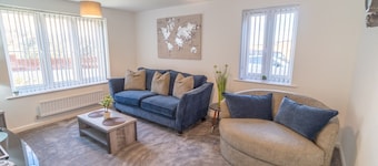 Modern 3-Bed Home with Garden & Free Parking - Pass the Keys