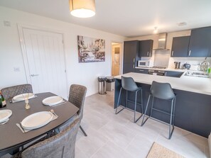 Dining - Modern 3-Bed Home with Garden & Free Parking - Pass the Keys (Nottingham)