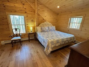 3 bedrooms, free Internet, bed sheets