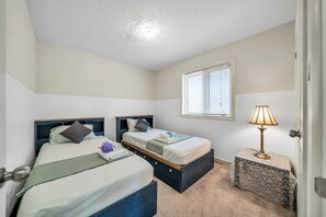 3 slaapkamers, een bureau, een strijkplank/strijkijzer, gratis wifi