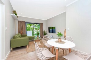 Dining - Grand | Brand New | 2 Bed | Rosebank (Johannesburg)