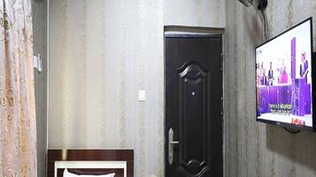 Junior Studio | Premium bedding, individually decorated, individually furnished, desk